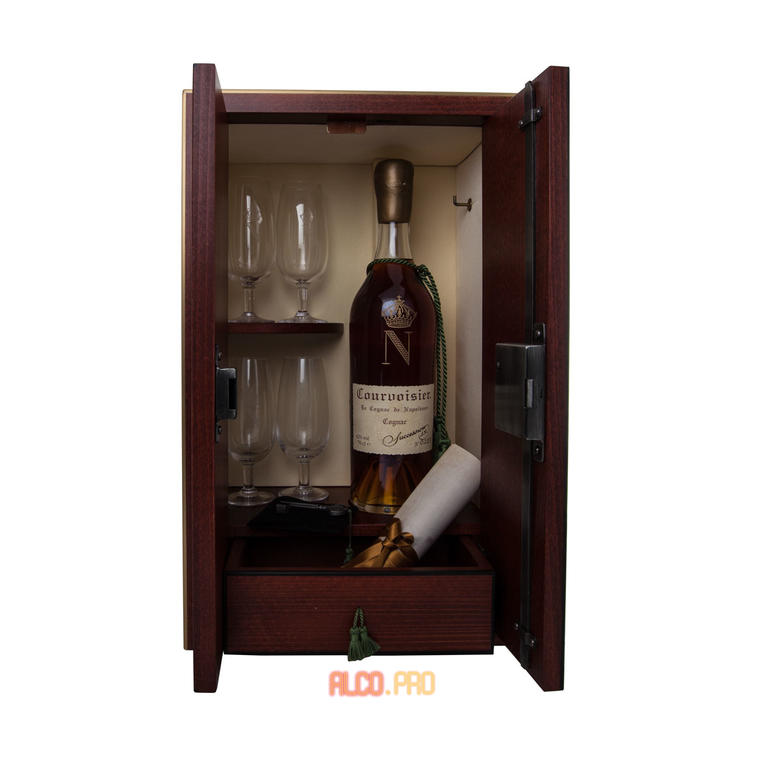 Courvoisier Succession J.S. with 4-glasses box 0,7l Коньяк Курвуазье Сюксэсьен ЖС + 4 бокала 0,7л в п/у Courvoisier Succession J.S. with 4-glasses box 0,7l Коньяк Курвуазье Сюксэсьен ЖС + 4 бокала 0,7л в п/у